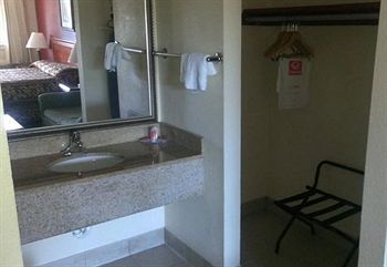 Econo Lodge Norwalk Exterior foto